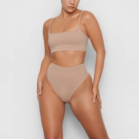 SKIMS SEAMLESS SCULPT MID WAIST THONG Large NWOT - Picture 1 of 4